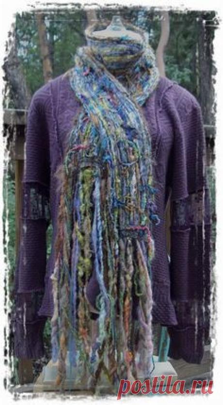 It's made of fibers and tied in three places. No sewing!