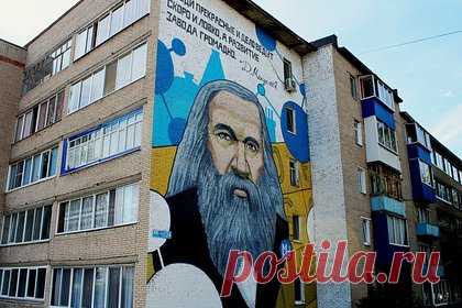 В российском городе появятся кубические путеводители. В Менделеевске появятся кубические путеводители, которые расскажут жителям и гостям российского города о его истории и известных личностях, родившихся и выросших в нем. Как уточняет со ссылкой на пресс-службу Менделеевского района «Татар-информ», все представленные в городе объекты объединены одной концепцией.