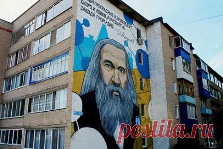 В российском городе появятся кубические путеводители. В Менделеевске появятся кубические путеводители, которые расскажут жителям и гостям российского города о его истории и известных личностях, родившихся и выросших в нем. Как уточняет со ссылкой на пресс-службу Менделеевского района «Татар-информ», все представленные в городе объекты объединены одной концепцией.