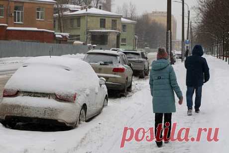 Владельцев авто обвинили в плохой подготовке к аномальным морозам. Автомобили чаще всего ломаются в аномальные морозы из-за плохой подготовки, уверен член правления Союза автосервисов Илья Плисов. Она может не привести к поломкам в теплую зиму, однако даст знать о себе при сильном холоде. Обращения в сервисы в минувшие новогодние праздники выросло на 15 процентов.