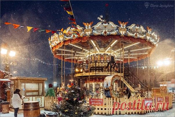 Новогодняя Москва в фотографиях Елены Петровой для подзарядки вашего праздничного настроения.