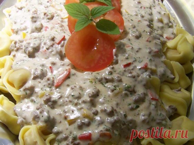 Tortellini mit Hackfleisch-Käse-Sauce - einfach & lecker | DasKochrezept.de