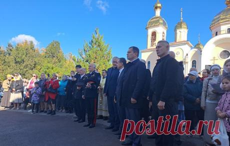 В Керчи открыли часовню в память об участии казаков в событиях 2014 года. Как отметил в ходе церемонии губернатор Краснодарского края Вениамин Кондратьев, казаки Кубанского казачьего войска пришли на помощь братскому народу Крыма и Севастополя