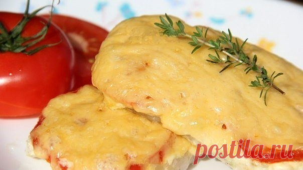 СВИНИНА, ЗАПЕЧЕННАЯ С ПОМИДОРАМИ И СЫРОМ