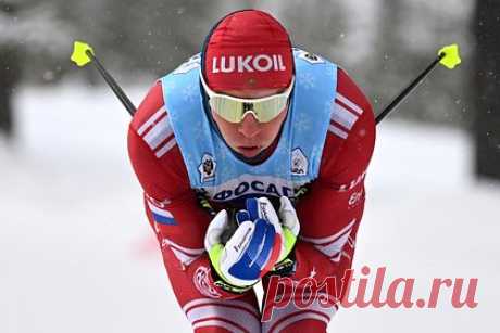 Большунов выиграл спринт на Спартакиаде. Трехкратный олимпийский чемпион Александр Большунов выиграл спринт классическим стилем на Спартакиаде-2024, сообщает корреспондент «Ленты.ру». Спортсмен преодолел дистанцию за 4 минуты и 11,55 секунды. Тройку сильнейших замкнул олимпийский чемпион Алексей Червоткин. Он проиграл Большунову 1,84 секунды.