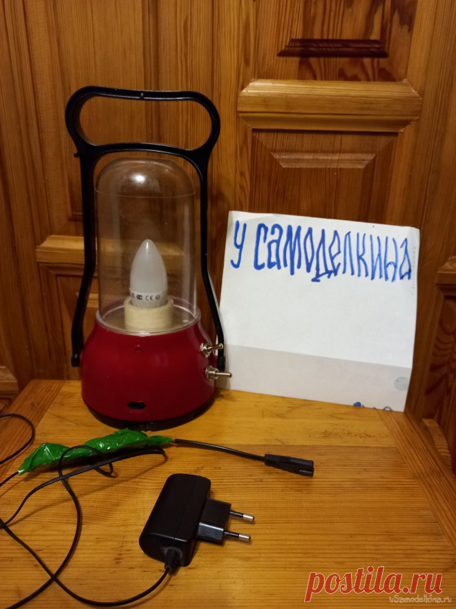 Кемпинговый фонарь с лампой 60 вольт В этот раз расскажу вам историю про одну кемпинговую лампу. История, которой началась не в таком уж далеком 2012 году, тогда я купил ее имениннику в магазине за 1000 рублей и подарил другу пчеловоду, для работы в полевых условиях, в темное время суток. Изюминка лампы состояла в том, что внутри ее