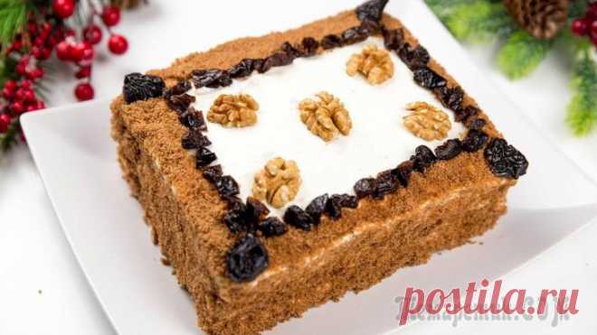 Быстрый и бюджетный торт ✳️ ТОРТ С ОРЕХАМИ И ЧЕРНОСЛИВОМДля коржа:- 4 яйца- 180гр сахара- 100мл растительного масла- 200гр муки- 10гр разрыхлителя- 3 ст.л. какаоДля крема:- 400гр йогурта- 180гр творожной массы- 3 ст.л. сахара...