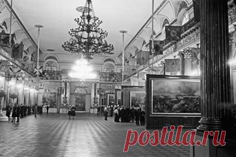Раскрыт процесс продажи шедевров из Эрмитажа сталинским правительством. Главный научный сотрудник Санкт-Петербургского института истории РАН Юлия Кантор рассказала о процессе продажи шедевров из Эрмитажа в прошлом веке. Тогда, в 1921 году, вышло постановление Совета народных комиссаров, которое позволило продажу ценностей на внешнем рынке.