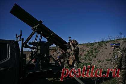 ВСУ потеряли около 100 военных на южнодонецком направлении. Начальник пресс-центра группировки «Восток» Олег Чехов заявил, что потери Вооруженных сил Украины на южнодонецком направлении составили примерно 100 человек убитыми и ранеными. «Общие потери противника составили до 100 боевиков убитыми и ранеными, четыре боевые бронированные машины и два автомобиля», — подчеркнул он.