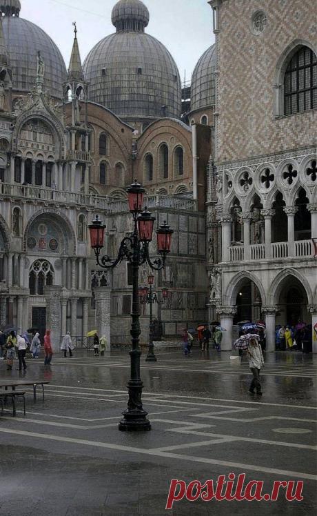 Rain in San Marco Plaza, Venice | Venise &amp; Burano