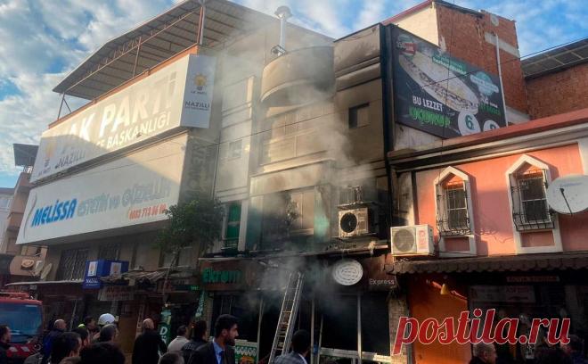 В Турции семь человек погибли при взрыве в ресторане. В одном из ресторанов города Айдын на западе Турции произошел взрыв, семь человек погибли, еще пятеро пострадали.