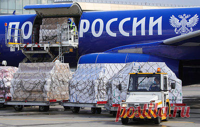 "Почта России" приостановила прием отправлений с товарами в США из-за пошлин. В компании уточнили, что продолжат отправлять в США корреспонденцию