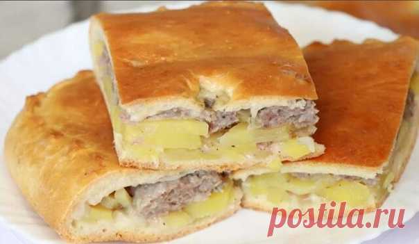 ВКУСНЫЙ МЯСНОЙ ПИРОГ

ИНГРЕДИЕНТЫ:

Тесто:
● 250 грамм майонеза
● 250 грамм сметаны
● 3 яйца
● 300-350 грамм муки
● 1 ч. л. гашеной соды
● соль

Начинка:
● 300 грамм фарша
● 400 грамм картофеля натереть на крупной терке (или нарезать тонкими брусочками)
● лук
● соль, перец

ПРИГОТОВЛЕНИЕ:
Майонез, сметану, яйца и соль перемешать. Добавить соду, муку и замесить негустое тесто. В форму выложить половину теста, затем начинку, сверху остатки теста. Выпекать при 180 градусах 1 ...