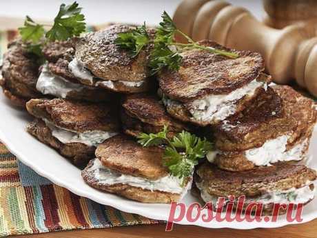 Печёночники. Вкусные печёночные оладьи Печеночники можно подавать с любым гарниром, а можно просто сделать бутерброд с кусочком хлеба. Печеночники: ингредиенты Печень говяжья – 600 гр. (шестьсот грамм) Сметана любой жирности – 60 гр. (шестьдесят […]