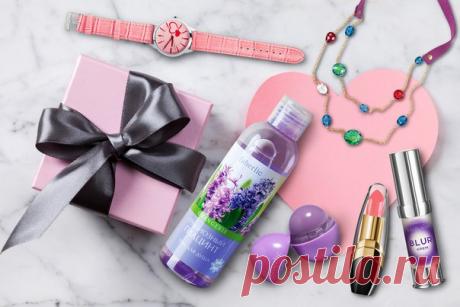 Окончание рабочей недели – прекрасный повод для незапланированного подарка. Побалуйте себя любимую маленькими приятными презентами из каталога Faberlic!