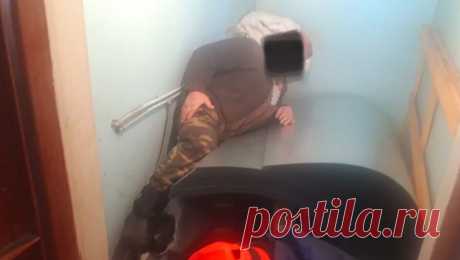 В Краснодарском крае мужчину зажало тремя тоннами металлических листов. В Краснодарском крае рабочему зажало ноги тремя тоннами металлических листов. На помощь ему пришли спасатели. Об этом сообщили в пресс-службе отряда &quot;Кубань-СПАС&quot;. Инцидент произошел в Приморско-Ахтарском районе. Мужчина ...