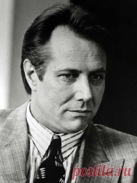 Дж.Т. Уолш (J.T. Walsh)
-  28 сентября, 1943 • 27 февраля 1998