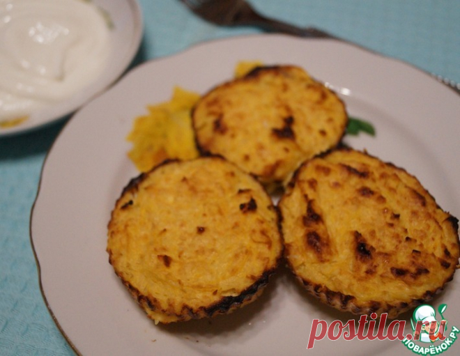 Тыквенные творожники с курагой и яблоком – кулинарный рецепт