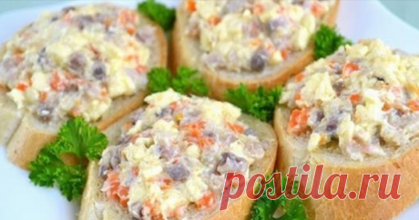 Закуска из селедки и плавленого сыра Закуска из селедки и плавленого сыра – отличная идея на стол. Очень вкусная закуска, которую можно подавать на ломтиках хлеба,…