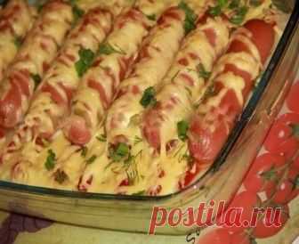 ДОМАШНИЕ ЗАПЕКАНКИ: ТОП-10 ЛУЧШИХ РЕЦЕПТОВ 
Вкус просто шикарный...

1. Картофельная запеканка с сосисками и сыром

Нам понадобится:
● Картофельное пюре 500гр,
● 1 яйцо,
● Томатная паста,
● Сосиски 4шт.,
● Твердый сыр 100 гр.,
● Зелень

Приготовление:
Пюре смешать с яйцом, выложить в смазанную маслом форму. Верх пюре смазать томатной пастой(высшего качества). Выложить сосиски, посыпать тертым сыром. Запечь в духовке при 180 гр.в течении 15 минут. При подаче посыпать зелень...