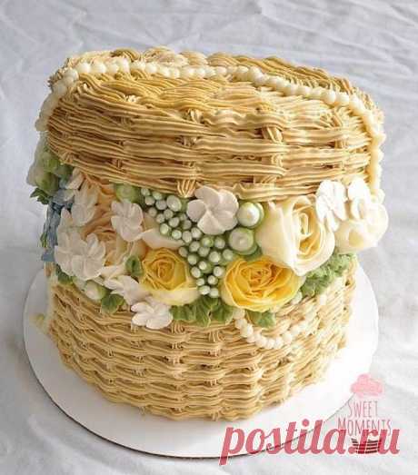 Buttercream hatbox flower cake Inspired by Jane Packer’s hatbox flower arrangements. Everything is made with buttercream. www.facebook.com/sweetsweetmoments
