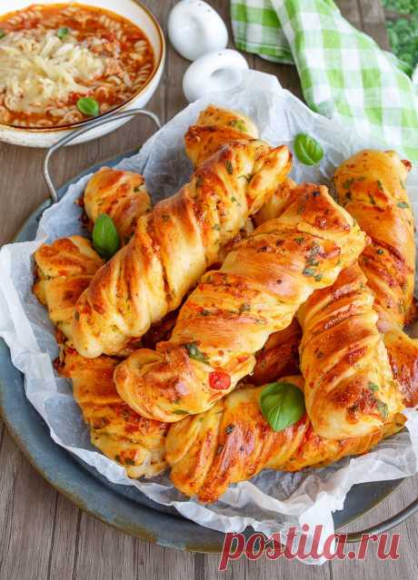 Пицца-твистеры - закусочные булочки на Вкусном Блоге Пицца-твистеры - закусочные булочки - вкусные проверенные рецепты, подбор рецептов по продуктам, консультации шеф-повара, пошаговые фото, списки покупок на VkusnyBlog.Com