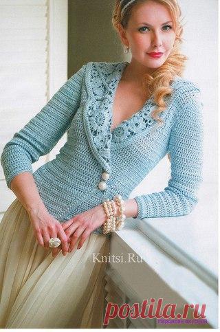 ГОЛУБОЙ ЖАКЕТ С КРУЖЕВНЫМ ШАЛЕВЫМ ВОРОТНИКОМ


Размер: 44

Вам потребуется: 750г голубой пряжи (50 % хлопок, 50 % вискоза, 450м х 100 г); крючки №2 и № 3; игла; две пуговицы.

Воротник жакета выполнен в технике наборного кружева, которое состоит из различных мотивов (кружков, лепестков, трилистников, цветов и шнуров в 2 и в 3 сложения), соединенных между собой с помощью игольных брид.

Жакет вяжите С1Н единым полотном нитью в 2 сложения. Для того чтобы избежать ошибок и св...
