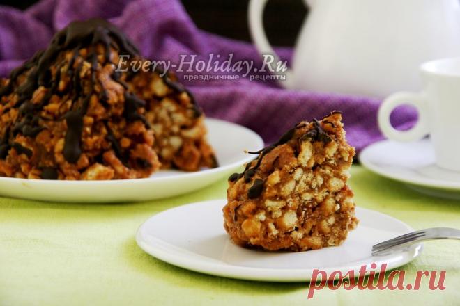 Торт Муравейник Приготовить популярный и такой любимый детьми торт «Муравейник» со сгущенкой в домашних условиях совсем несложно: его классический рецепт довольно простой. Зато такой десерт непременно понравится и вашим домашним, и гостям.