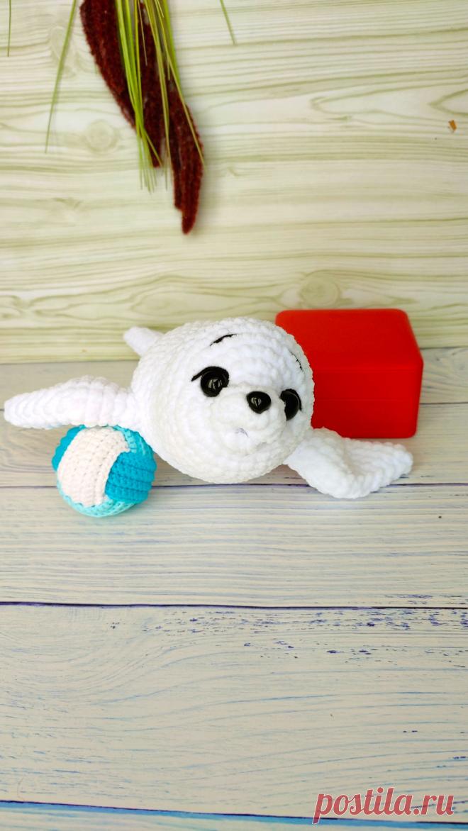 PDF Нерпочка крючком. FREE crochet pattern; Аmigurumi toy patterns. Амигуруми схемы и описания на русском. Вязаные игрушки и поделки своими руками #amimore - плюшевый тюлень, морской котик из плюшевой пряжи, вязаная нерпа.