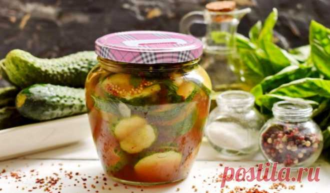 Огурцы с кетчупом на зиму: обалденный рецепт Очень вкусные, пикантные и хрустящие. Как приготовить огурцы с кетчупом чили на зиму. Огурцы в кетчупе чили. Маринованные огурчики с кетчупом в пол литровых банках.