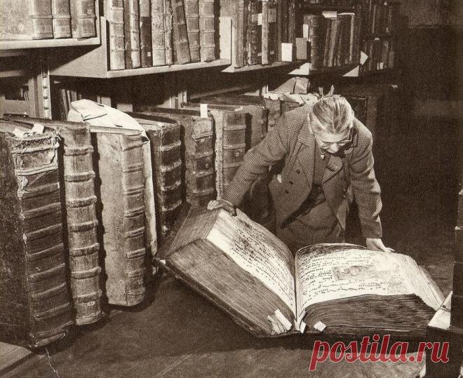 Home / Twitter  Гигантские манускрипты Пражского замка, 1960-е.