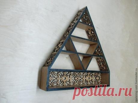 ​Декоративная полка своими руками: часть 2 Декоративная полка своими руками: часть 2Автор fimin_pro.В этой серии я расскажу и покажу, как изготовить тумбу.Тумба будет с прорезной резьбой, которую буду делать при помощи своей нихромки.Берем ранее подготовленную заготовку, которая обклеена шпоном.&nbsp;&nbsp;Наклеиваем на нее...