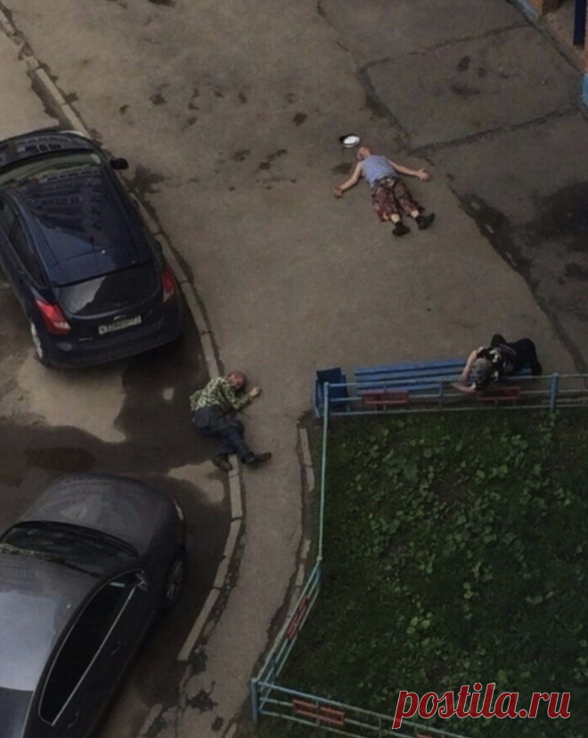 Внимание!!! Взорвалась бутылка водки! 
Троих потерпевших раскидало по двор