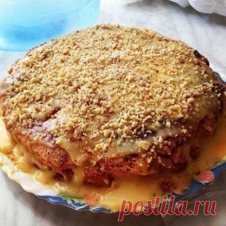 ТОРТ "МЕЧТА ХОЗЯЙКИ "- ВКУСНОТИЩА НЕОБЫКНОВЕННАЯ. Готовится легко и быстро.
Ингредиенты: Тесто: -100 г сливочного масла -банка
сгущенного молока -2 яйца -1 стакан муки -1/2 ч.л. соды -1-2 ч.л. какао Крем:
-300 г сметаны -150 г сахара Приготовление: Растопить масло, смешать со
сгущенным молоком, 2 яйцами и стаканом муки, добавить соду, гашенную лимонным
соком. Тесто разделить на 3 части, в одну добавить какао, выпекать каждую
отдельно. Сметану взбить с сахаром миксером( я в...