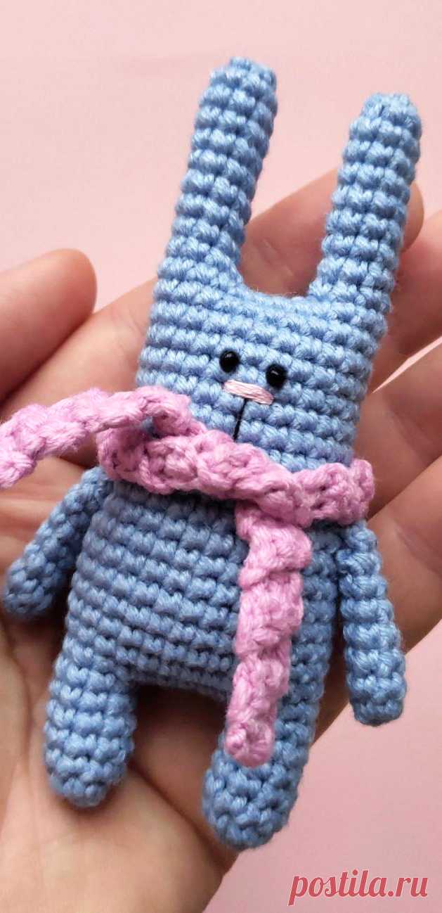 PDF Зайчик Пиксель крючком. FREE crochet pattern; Аmigurumi animal patterns. Амигуруми схемы и описания на русском. Вязаные игрушки и поделки своими руками #amimore - маленький зайка, заяц, зайчик, кролик, зайчонок, крольчонок.