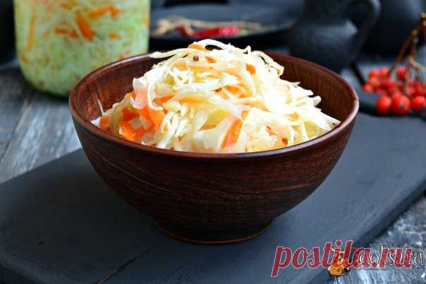 Капуста маринованная с лимонной кислотой и кориандром Капуста маринованная с лимонной кислотой и кориандром получается необычайно вкусной. Готовится капуста быстро - если приготовить ее вечером, на следующий день уже можно кушать. Попробуйте, вам обязательно понравится эта капустка!