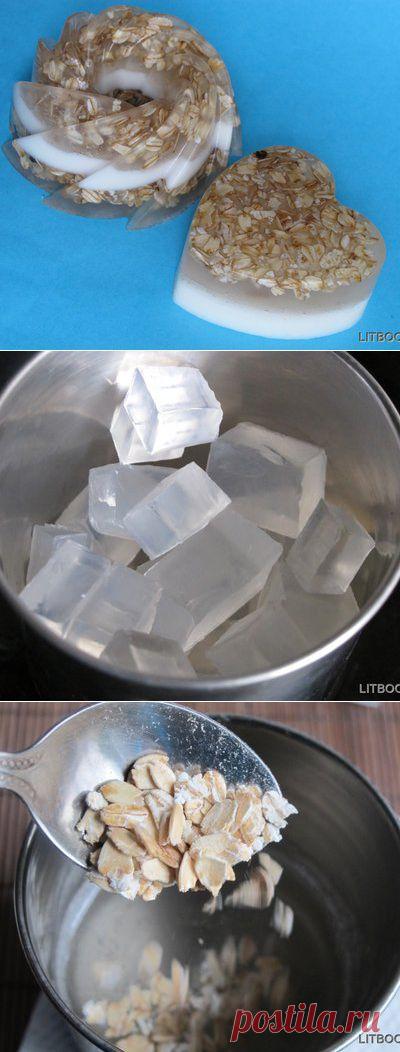 Как сделать мыло с овсянкой и молоком. Овес на протяжении столетий используется людьми не только для приготовления изготовления продуктов питания, но и для изготовления косметических средств. Входящие в состав овса аминокислоты, микроэлементы, витамины и т.д. действуют комплексно – питают, увлажняют, регенерируют кожу. Овсянка не зря славится своей универсальностью – она отлично подходит для ухода за кожей любого типа.