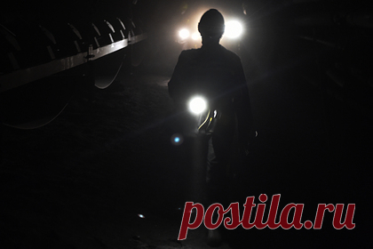 Восемь человек погибли в результате аварии на шахте в Сербии. На шахте по добыче бурого угля в окрестностях города Соко-Баня на юге Сербии произошла авария. В результате частичного обрушения угольной шахты восемь человек погибли и 20 получили ранения. При этом точных данных о числе горняков, оставшихся под землей, на данный момент нет.