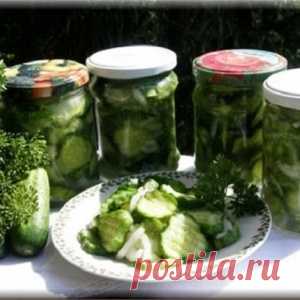 Салатик из огурцов на зиму «Зимний король», огурчики по вкусу остаются практически как свежие