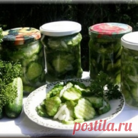 Салатик из огурцов на зиму «Зимний король», огурчики по вкусу остаются практически как свежие