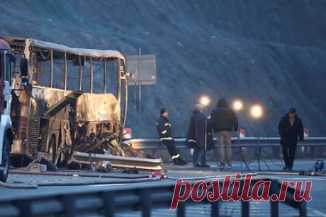 В Болгарии начали анализ ДНК останков погибших в ДТП с автобусом. Профифльные ведомства Болгарии начали процедуру анализа ДНК для установления личностей погибших в крупном ДТП с участием туристического автобуса на автомагистрали «Струма». После завершения опознания останков последует процедура транспортировки тел в столицу Северной Македонии.