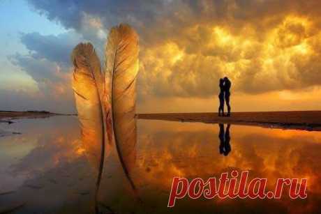 Доброе слово
Не скупитесь на доброе слово.
Пусть оно разорвет тишину.
Для того,кто вам ближе любого,
У кого ваше сердце в плену.

Говорите без робости,прямо,
Не скрывайте тепла в мелочах.
Это лучшее может быть право,
Быть простым в очень сложных вещах.

Говорите без ложных сомнений,
Проживая душой каждый слог.
Ведь молчание без сожалений
Оставляет на сердце ожог.