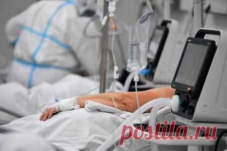 Мурашко предупредил о риске попасть в реанимацию с омикроном. Глаза Минздрава России Михаил Мурашко заявил, что пациенты с коронавирусом, вызванным штаммами дельта и омикрон, рискуют попасть в реанимацию. Министр призвал своевременно вакцинироваться и ревакцинироваться, чтобы снизить риск развития осложнений. Инфицированные дельтой часто болеют тяжелее, отметил он.