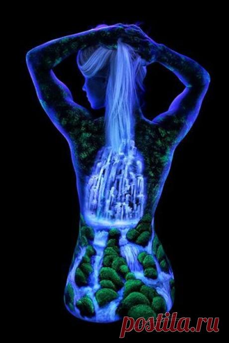 Blacklight body paint - leenks.com