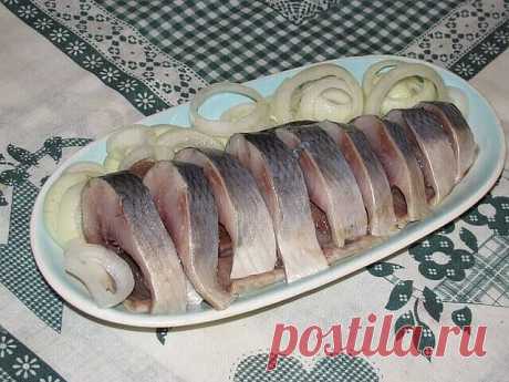 Солим селёдочку.