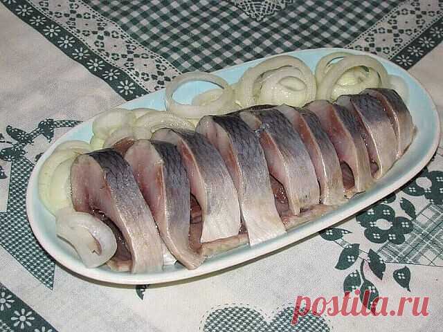 Солим селёдочку.
