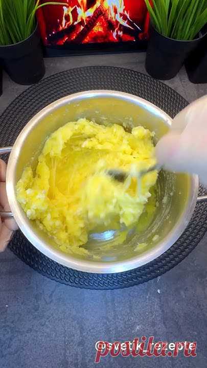 Воздушные пирожки - пончики, с картофелем и сыром.Буду рада вашим комментариям и отзывам ❤️🌺 100 мл тёплая вода 🌺 150 мл тёплое молоко  🌺 1 ст л сахар 🌺 ...