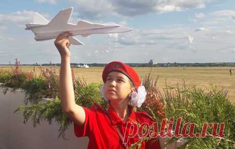 "Юнармия" примет участие в Детском авиакосмическом салоне в Жуковском. "Юнармия" подготовила для гостей ДАКС собственную программу: соревнования по авиаралли, показательные выступления по спортивному пилотажу, демонстрация авиамоделей гидросамолетов и мастер-класс по авиамоделированию