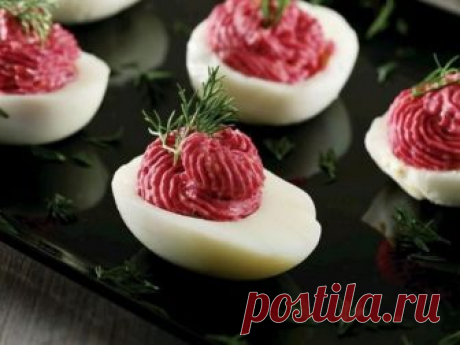 Фаршируем яйца, как профи: 5 вкусных начинок Кто не любит фаршированные яйца, тот просто не умеет их готовить! Даже если вы привыкли готовить яйца по одному и тому же рецепту и делаете так многие годы, попробуйте разочек отойти от привычной кухни и разнообразить её чем-то очень необычным, но вместе с тем и очень вкусным...