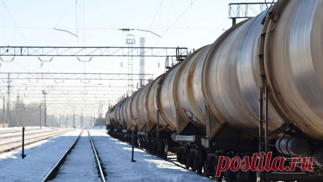 Российский подросток попал под грузовой поезд, слушая музыку в наушниках, и выжил. В Омской области под поезд попал несовершеннолетний. Об этом 7 февраля сообщает портал NGS55. Накануне вечером 16-летний подросток оказался на станции Исилькуль. Он был в наушниках и решил сократить путь. Юноша залез под вагон грузового ...